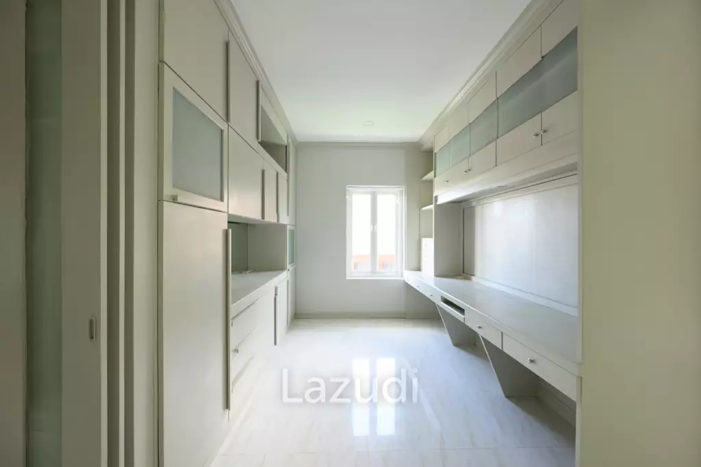 ์Newly Renovated 3-Bedroom House For Rent In Chalong