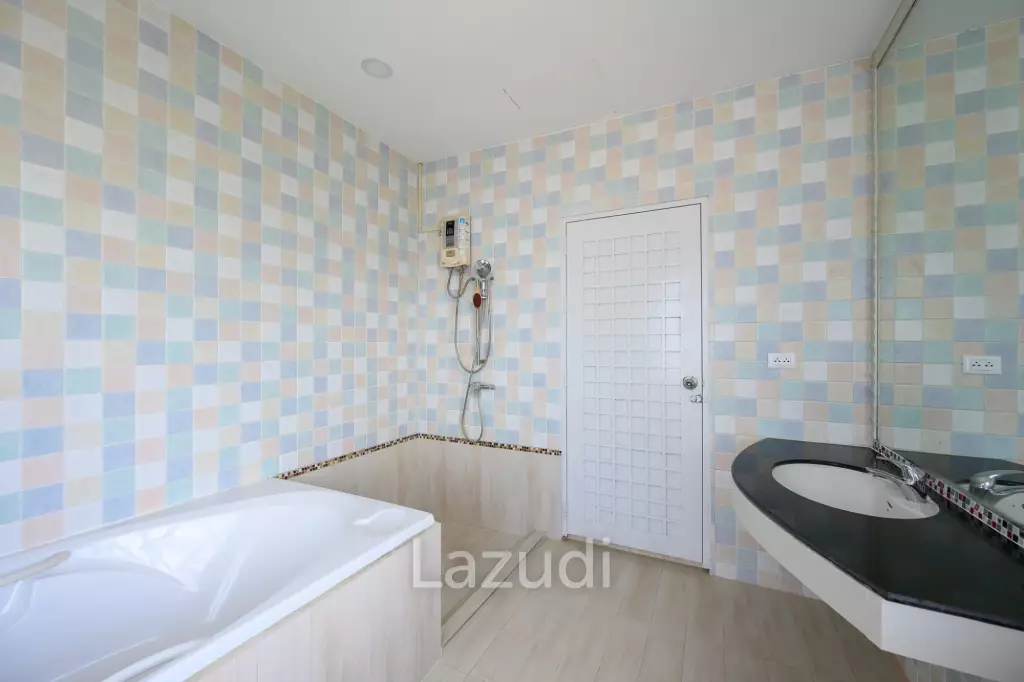 ์Newly Renovated 3-Bedroom House For Rent In Chalong