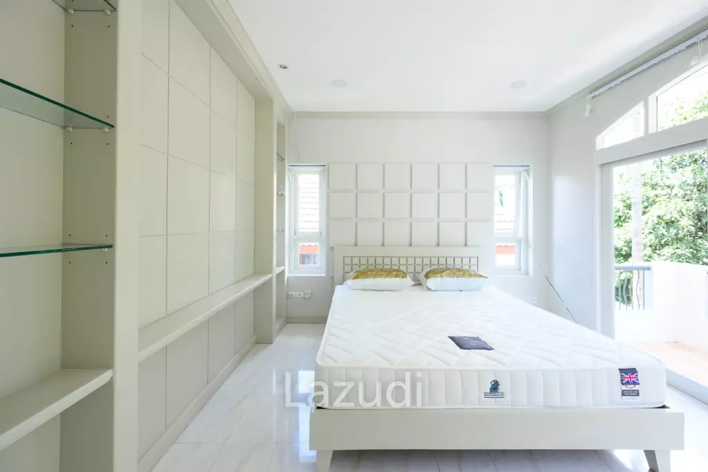 ์Newly Renovated 3-Bedroom House For Rent In Chalong