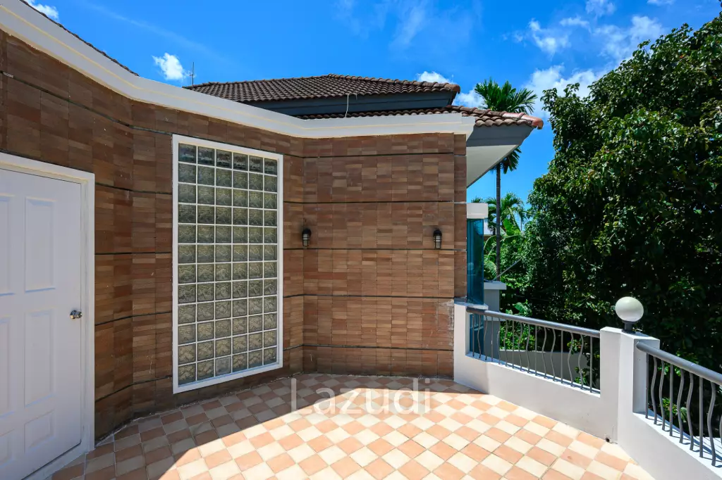์Newly Renovated 3-Bedroom House For Rent In Chalong
