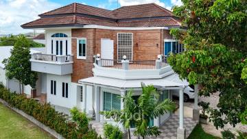 ์Newly Renovated 3-Bedroom House For Rent In Chalong
