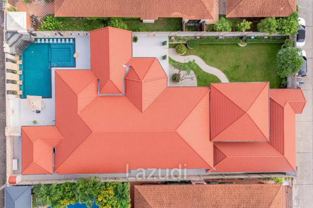 4 Beds 4 Baths 402 SQ.M. Luxury Homes In East Pattaya