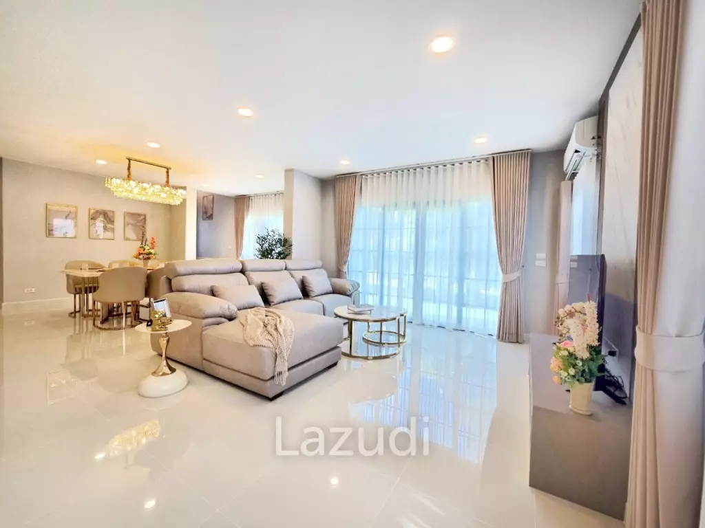 4 Bedroom 5 Bathroom 303 SQ.M Centro Bangna