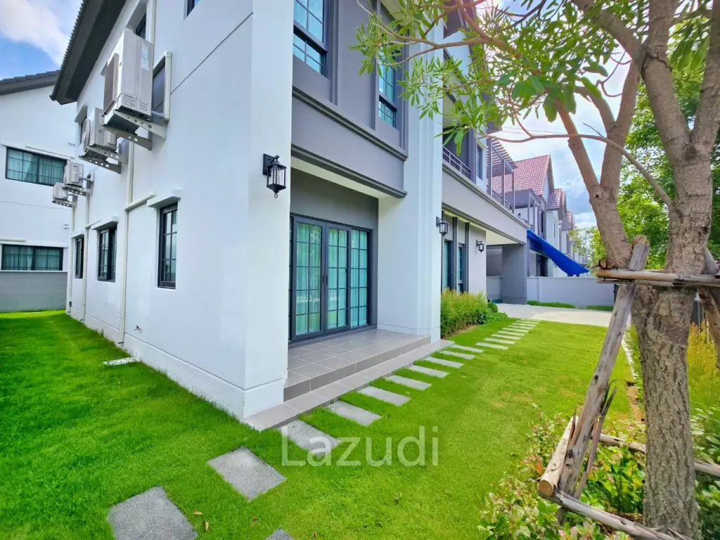 4 Bedroom 5 Bathroom 303 SQ.M Centro Bangna
