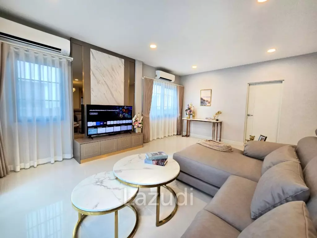 4 Bedroom 5 Bathroom 303 SQ.M Centro Bangna