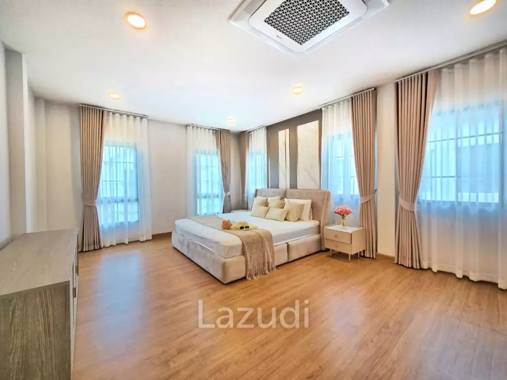 4 Bedroom 5 Bathroom 303 SQ.M Centro Bangna