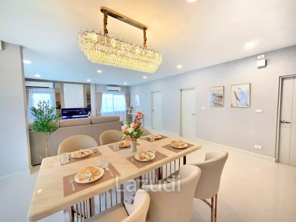 4 Bedroom 5 Bathroom 303 SQ.M Centro Bangna
