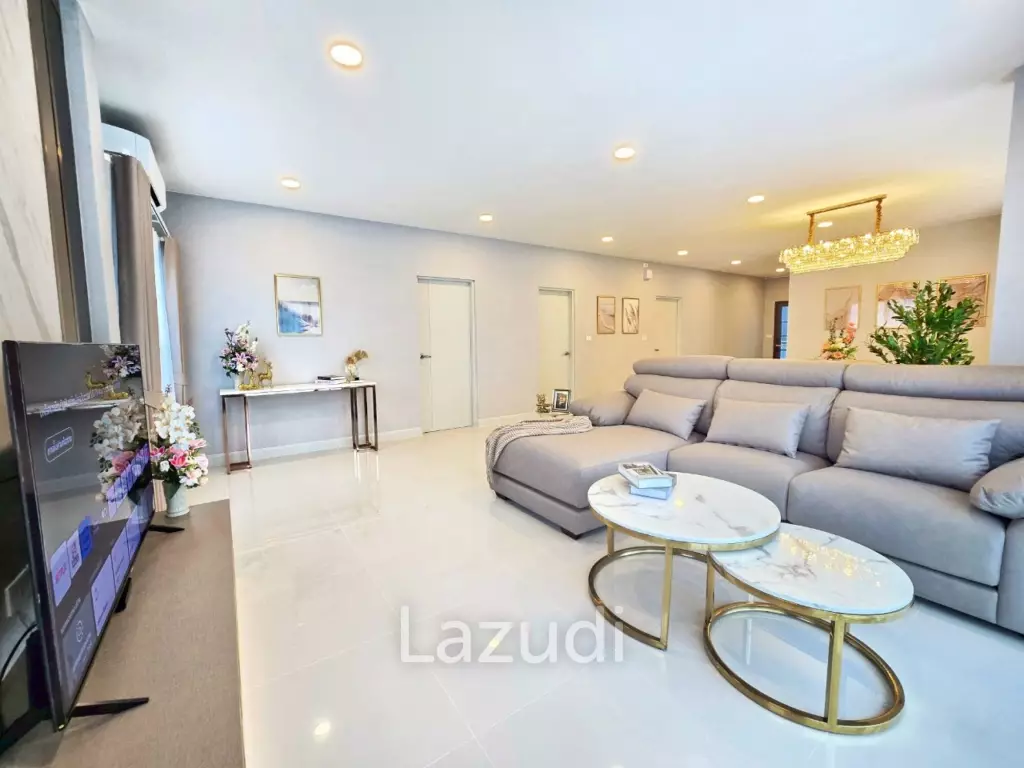 4 Bedroom 5 Bathroom 303 SQ.M Centro Bangna