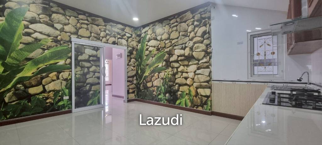 3 Beds 2 Baths 170 SQ.M. Chok Chai Village 10