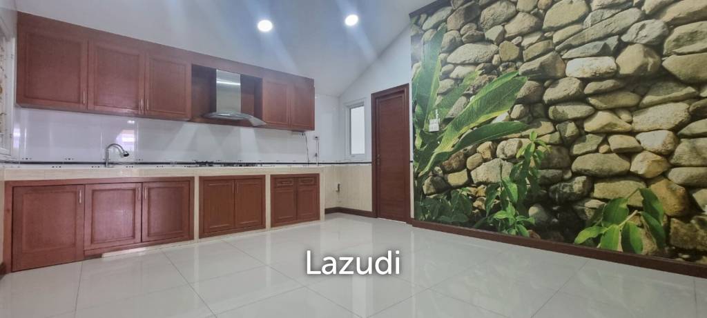 3 Beds 2 Baths 170 SQ.M. Chok Chai Village 10