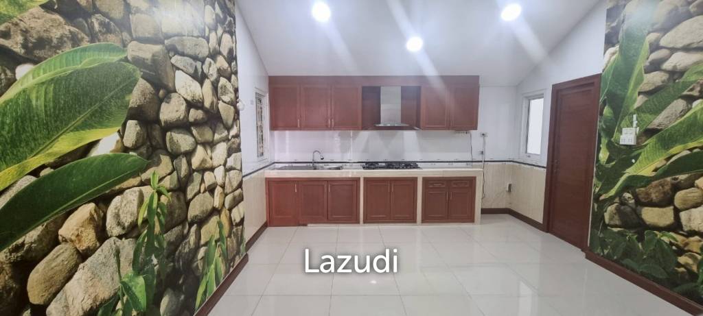 3 Beds 2 Baths 170 SQ.M. Chok Chai Village 10