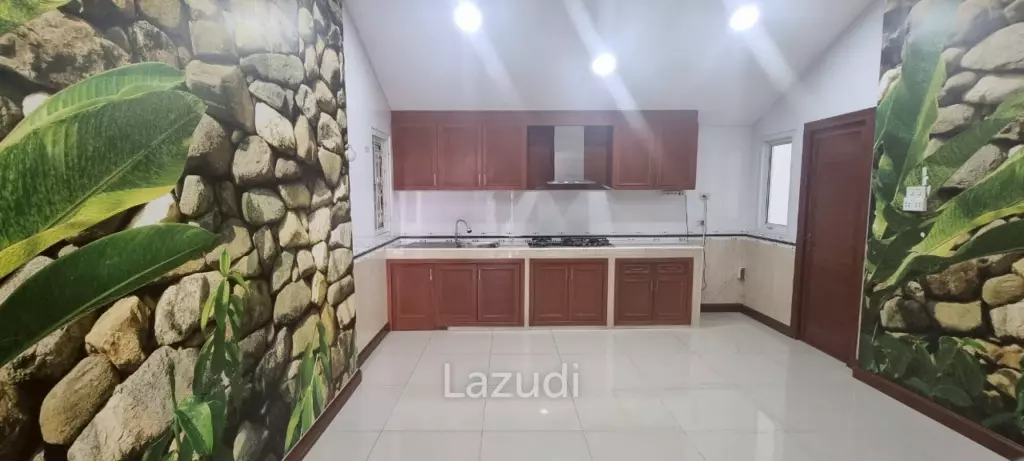 3 Beds 2 Baths 170 SQ.M. Chok Chai Village 10