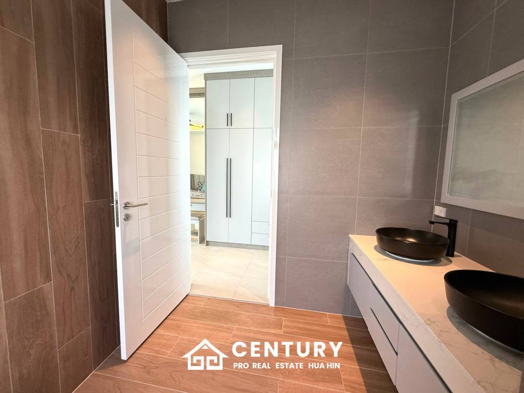 650 ตร.ม 3 เตียง 3 อาบน้ำ วิลล่า For ขาย