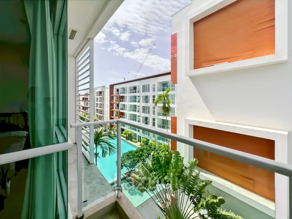 The Breeze Condo - Spacious 1-Bedroom Corner Unit