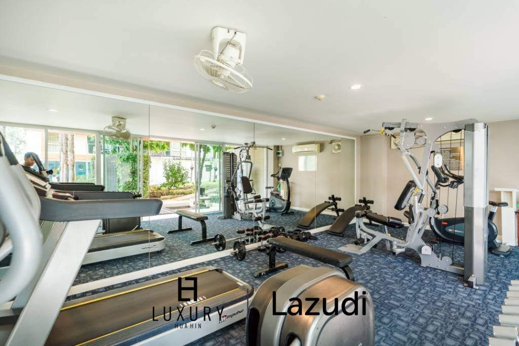 The Breeze Condo - Spacious 1-Bedroom Corner Unit
