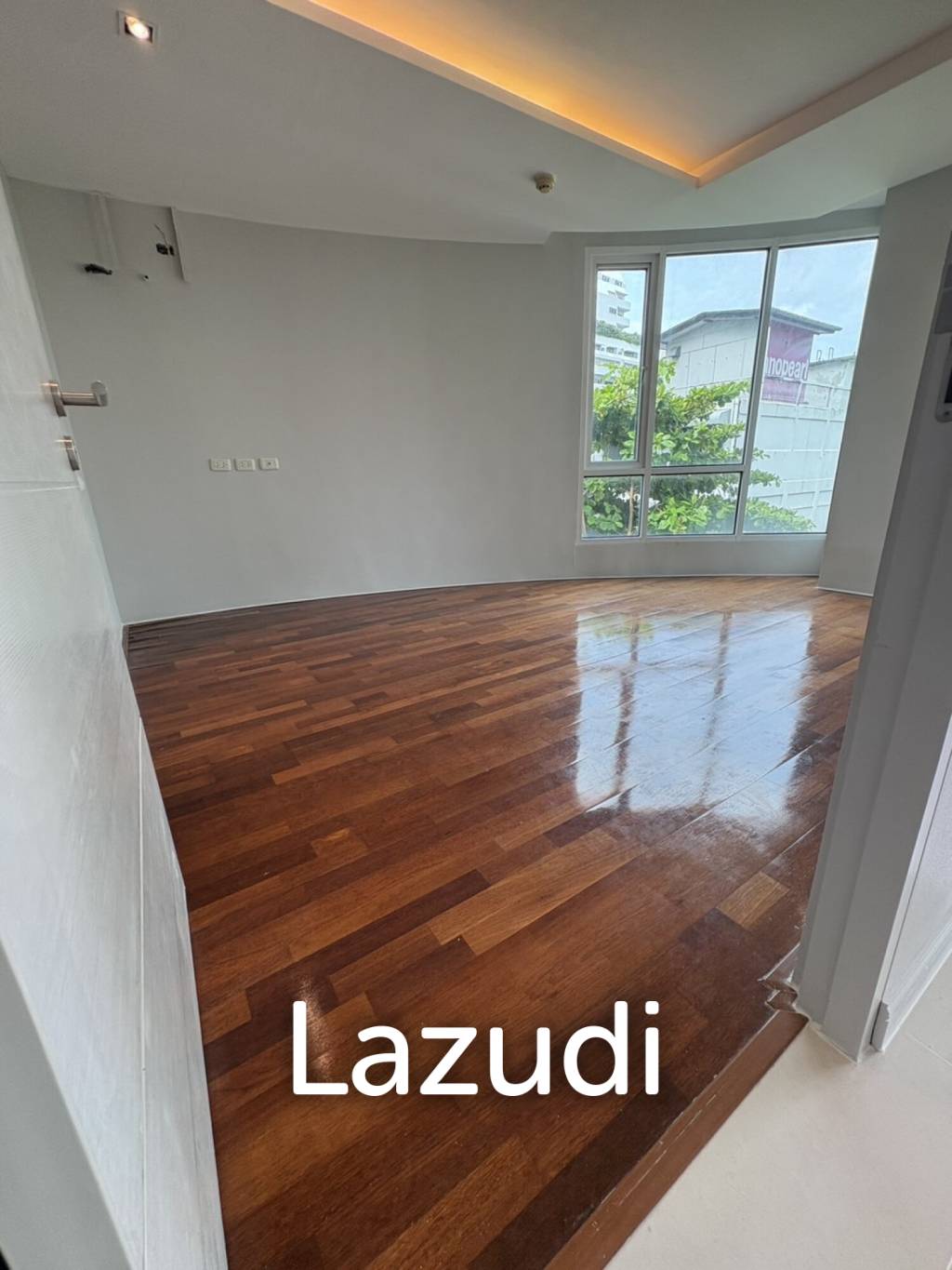 1 Bedroom 1 Bathroom 50 Sq.m Beverly 33