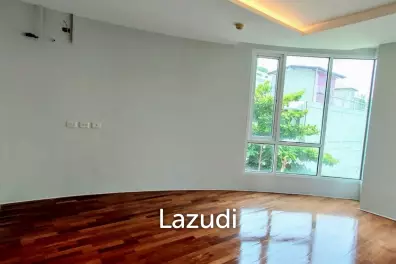 1 Bedroom 1 Bathroom 50 Sq.m Beverly 33
