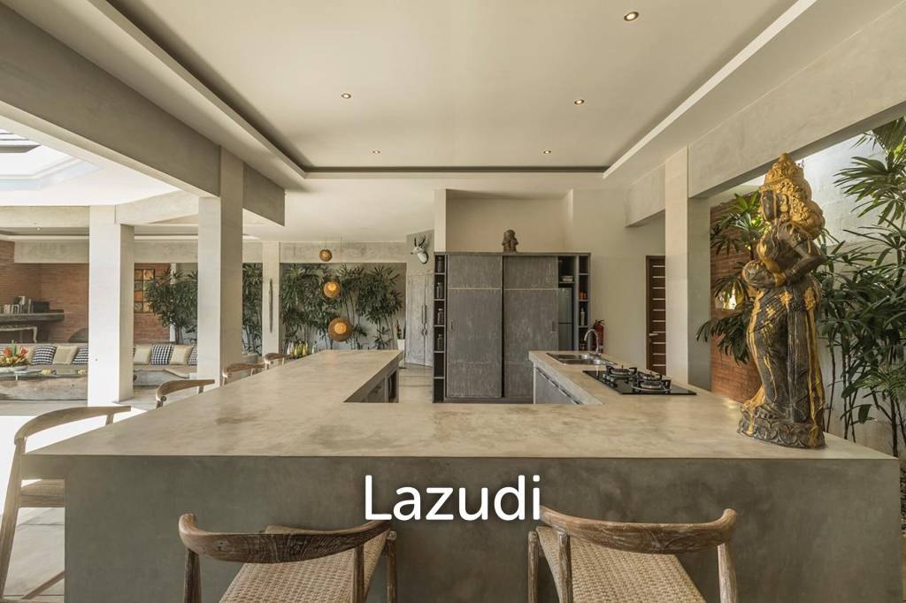 Luxury art deco Villa in prime area of Seminyak
