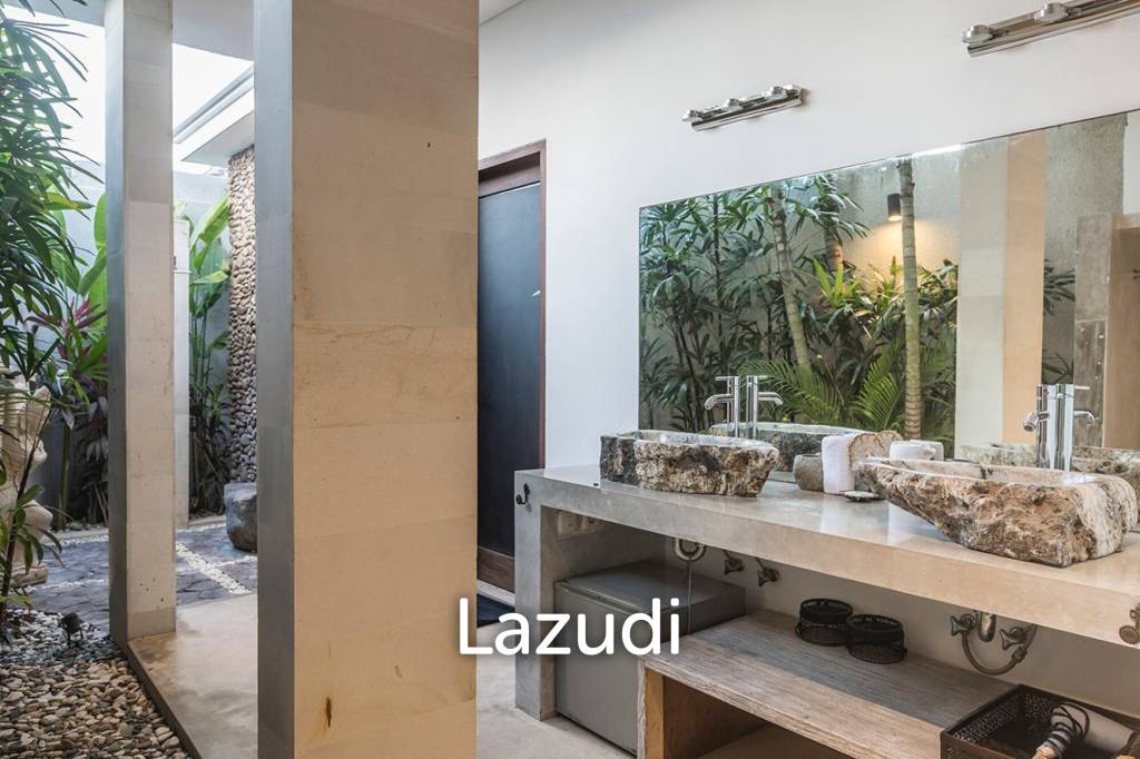Luxury art deco Villa in prime area of Seminyak