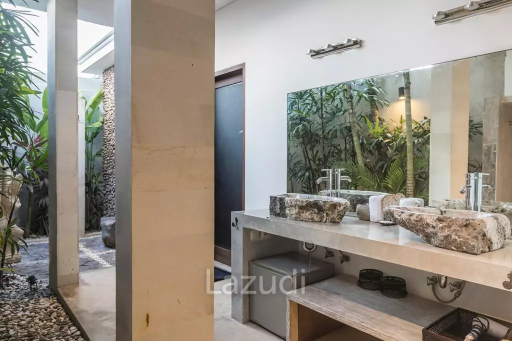 Luxury art deco Villa in prime area of Seminyak