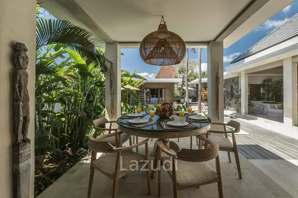 Luxury art deco Villa in prime area of Seminyak