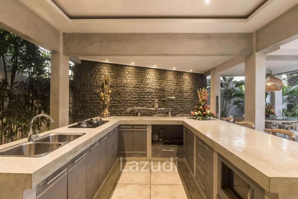 Luxury art deco Villa in prime area of Seminyak