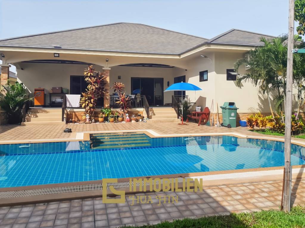 Cha Am / Green Beach Village: Villa avec piscine de 3 chambres sur un terrain de 300 qm.