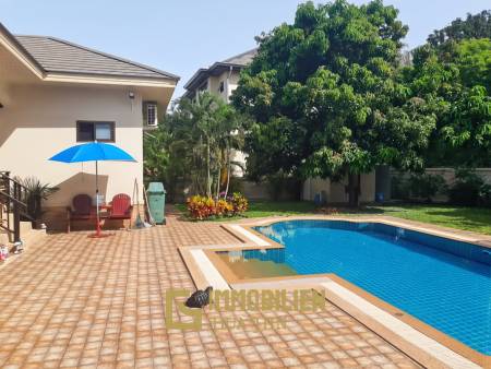 Cha Am / Green Beach Village: Villa avec piscine de 3 chambres sur un terrain de 300 qm.