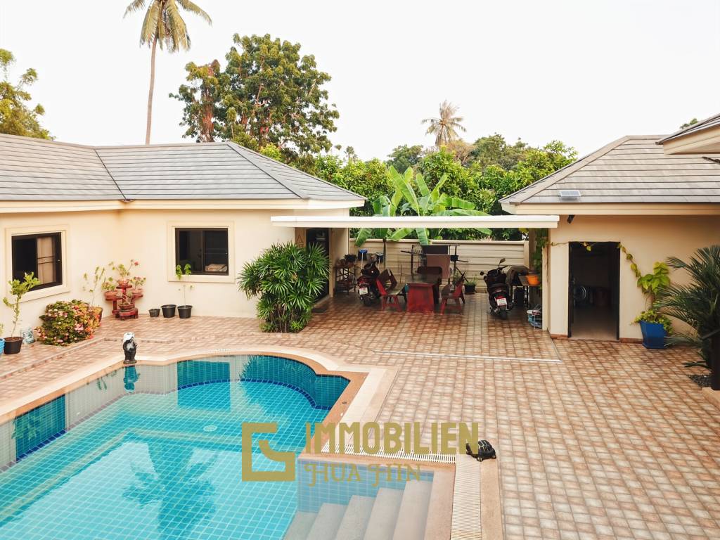 Cha Am / Green Beach Village: Villa avec piscine de 3 chambres sur un terrain de 300 qm.