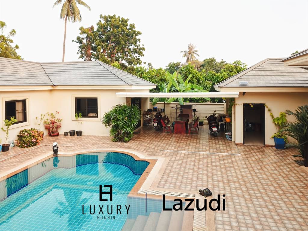 Cha Am / Green Beach Village: Villa avec piscine de 3 chambres sur un terrain de 300 qm.