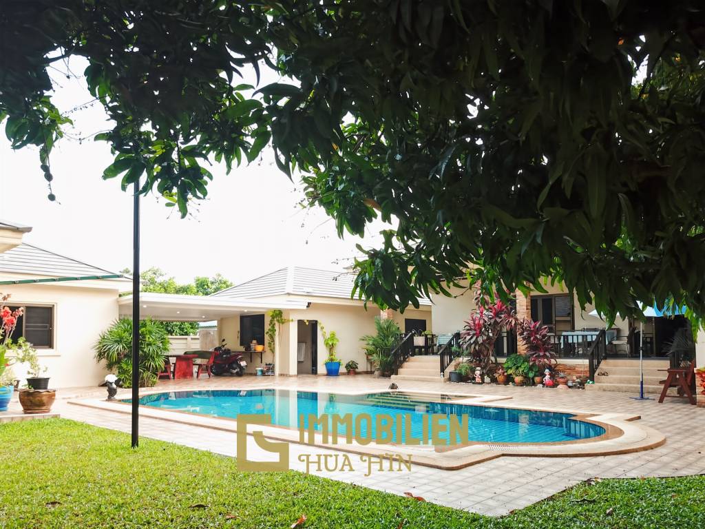 Cha Am / Green Beach Village: Villa avec piscine de 3 chambres sur un terrain de 300 qm.