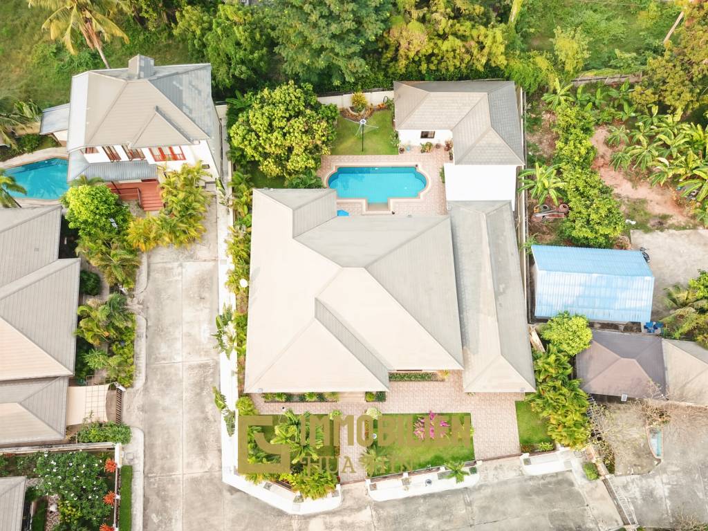 Cha Am / Green Beach Village: Villa avec piscine de 3 chambres sur un terrain de 300 qm.