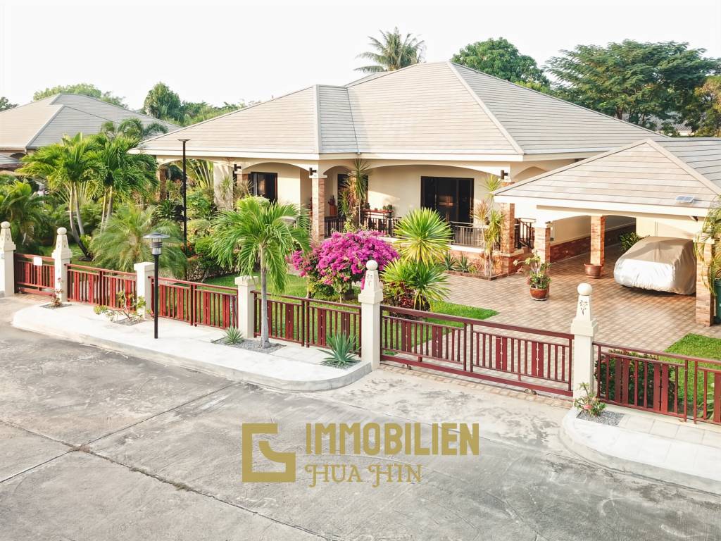 Cha Am / Green Beach Village: Villa avec piscine de 3 chambres sur un terrain de 300 qm.