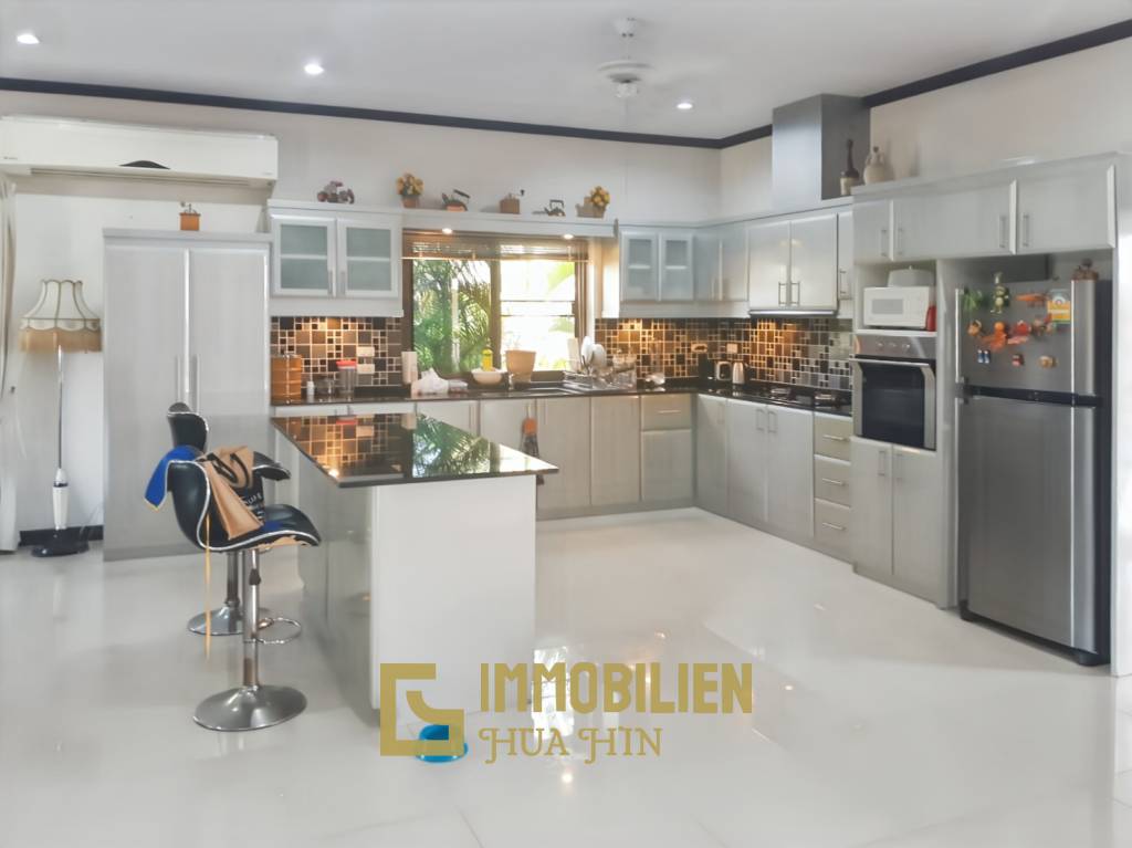 Cha Am / Green Beach Village: Villa avec piscine de 3 chambres sur un terrain de 300 qm.