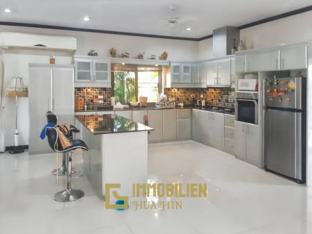 Cha Am / Green Beach Village: Villa avec piscine de 3 chambres sur un terrain de 300 qm.