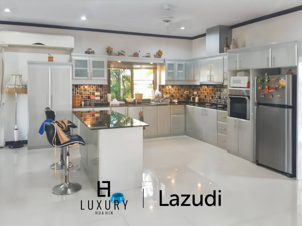 Cha Am / Green Beach Village: Villa avec piscine de 3 chambres sur un terrain de 300 qm.