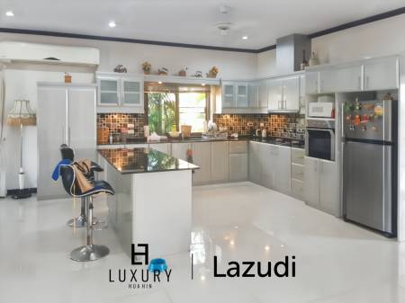 Cha Am / Green Beach Village: Villa avec piscine de 3 chambres sur un terrain de 300 qm.