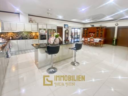 Cha Am / Green Beach Village: Villa avec piscine de 3 chambres sur un terrain de 300 qm.