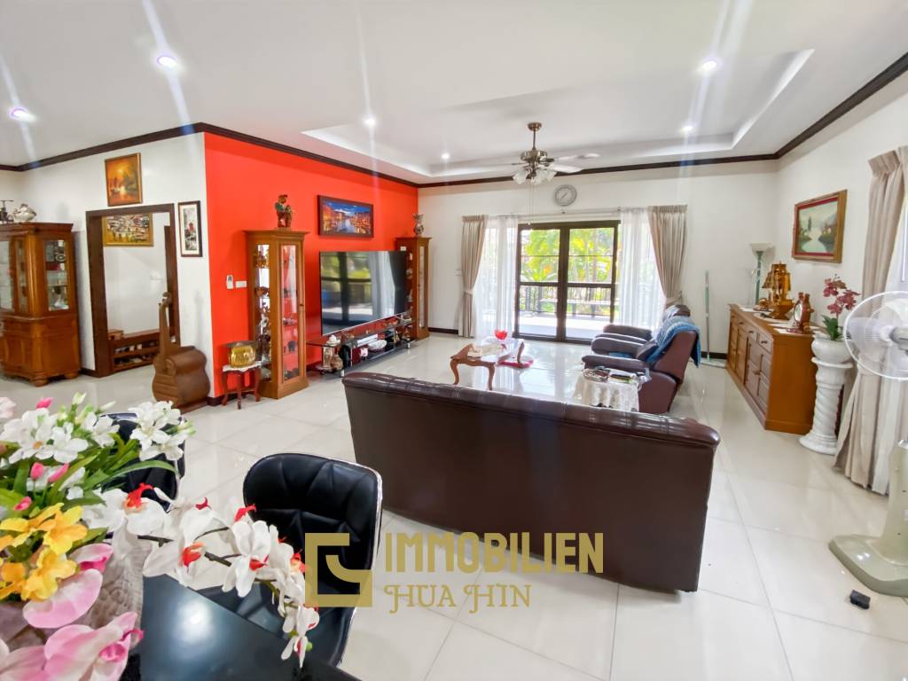 Cha Am / Green Beach Village: Villa avec piscine de 3 chambres sur un terrain de 300 qm.