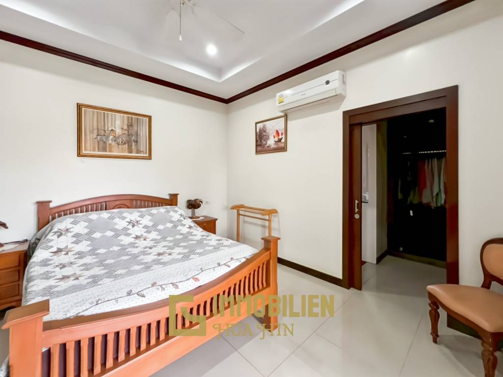 Cha Am / Green Beach Village: Villa avec piscine de 3 chambres sur un terrain de 300 qm.