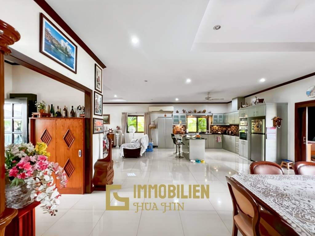 Cha Am / Green Beach Village: Villa avec piscine de 3 chambres sur un terrain de 300 qm.