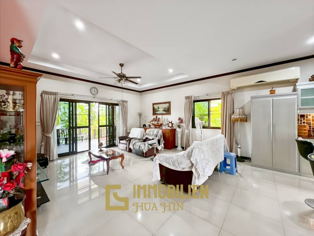 Cha Am / Green Beach Village: Villa avec piscine de 3 chambres sur un terrain de 300 qm.