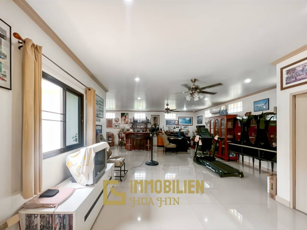 Cha Am / Green Beach Village: Villa avec piscine de 3 chambres sur un terrain de 300 qm.