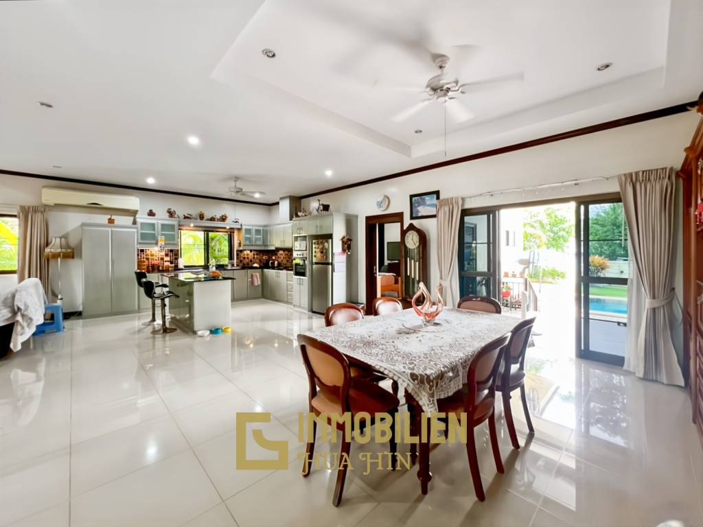 Cha Am / Green Beach Village: Villa avec piscine de 3 chambres sur un terrain de 300 qm.