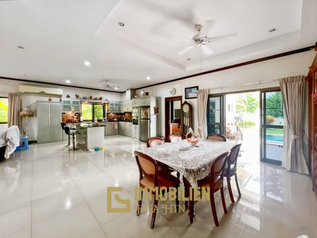 Cha Am / Green Beach Village: Villa avec piscine de 3 chambres sur un terrain de 300 qm.