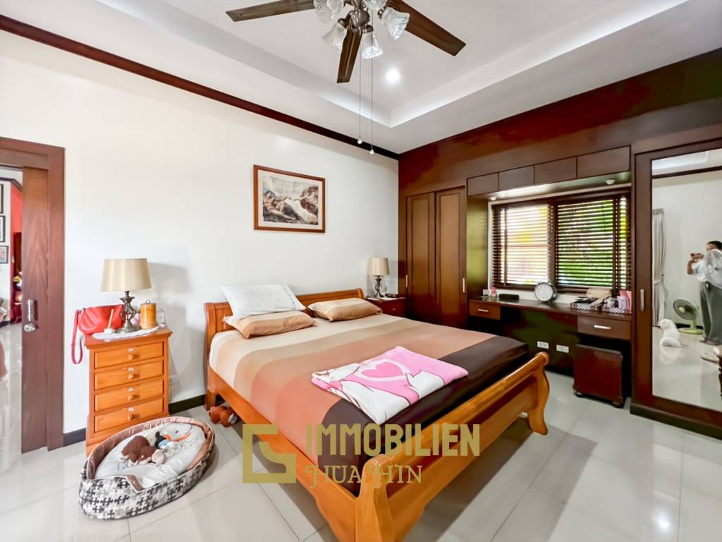 Cha Am / Green Beach Village: Villa avec piscine de 3 chambres sur un terrain de 300 qm.