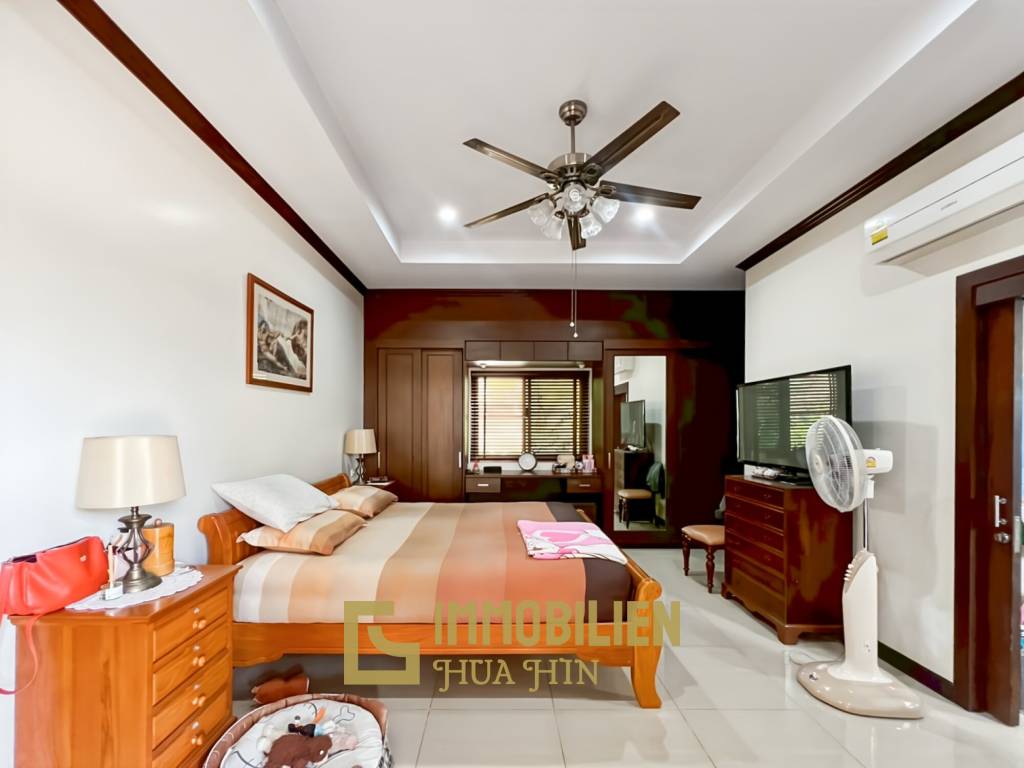 Cha Am / Green Beach Village: Villa avec piscine de 3 chambres sur un terrain de 300 qm.