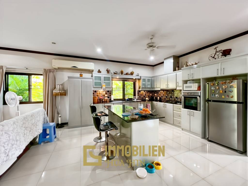 Cha Am / Green Beach Village: Villa avec piscine de 3 chambres sur un terrain de 300 qm.