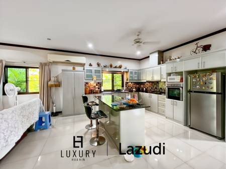 Cha Am / Green Beach Village: Villa avec piscine de 3 chambres sur un terrain de 300 qm.