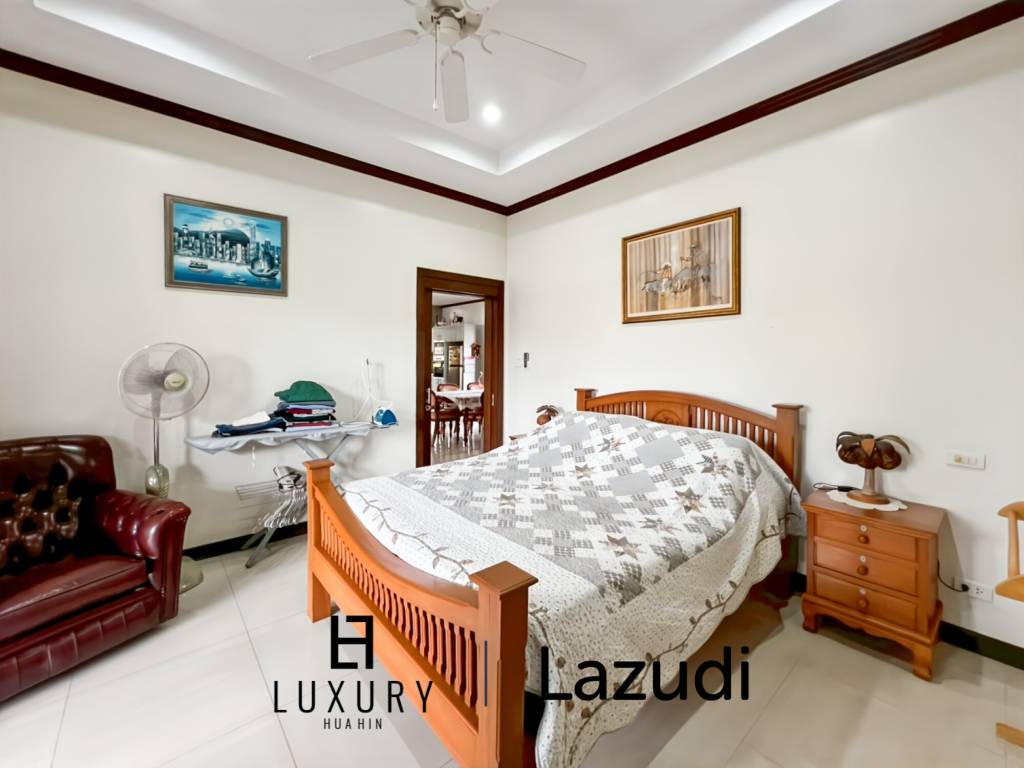 Cha Am / Green Beach Village: Villa avec piscine de 3 chambres sur un terrain de 300 qm.